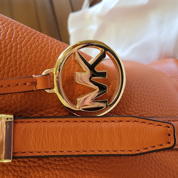 MK π  PURSE - Picture 3 of 16